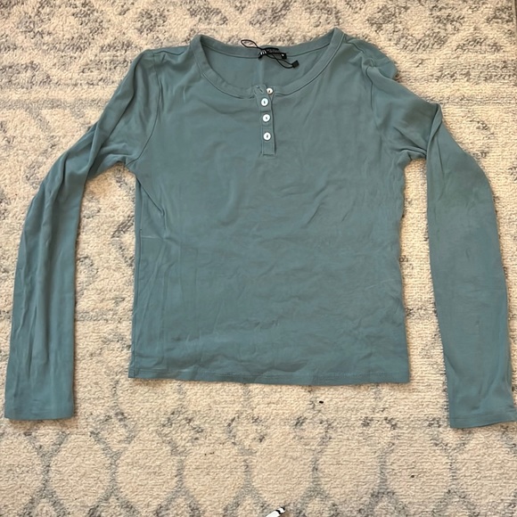 Zara L long sleeve top - Picture 1 of 4